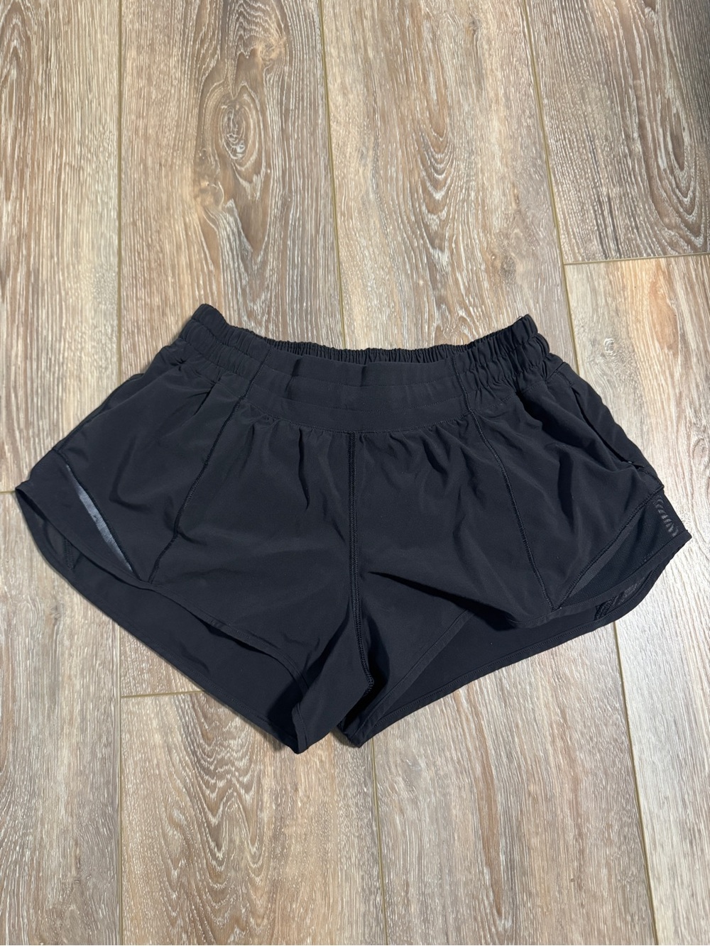 Lululemon Hotty Hot Shorts size 6 black